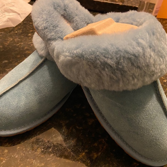 UGG Scuffette II - Picture 1 of 3